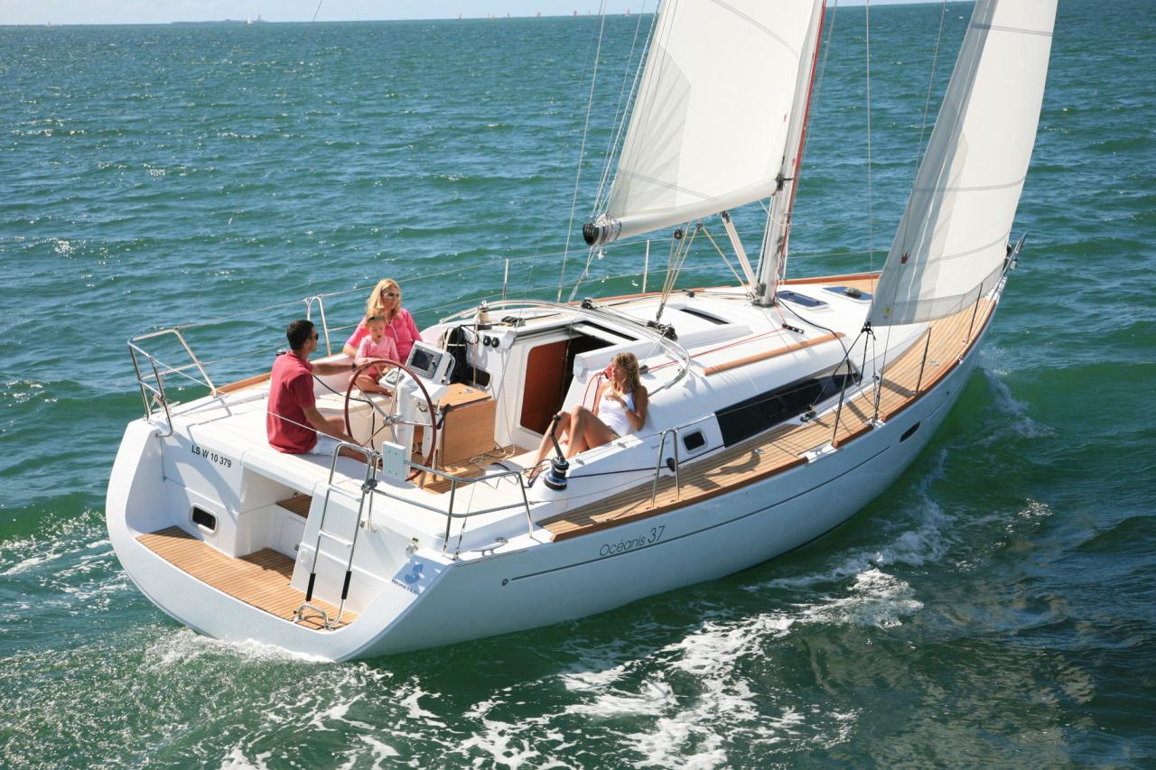 How to Sell Your Sailboat - Waves « Jordan Yacht Brokerage
